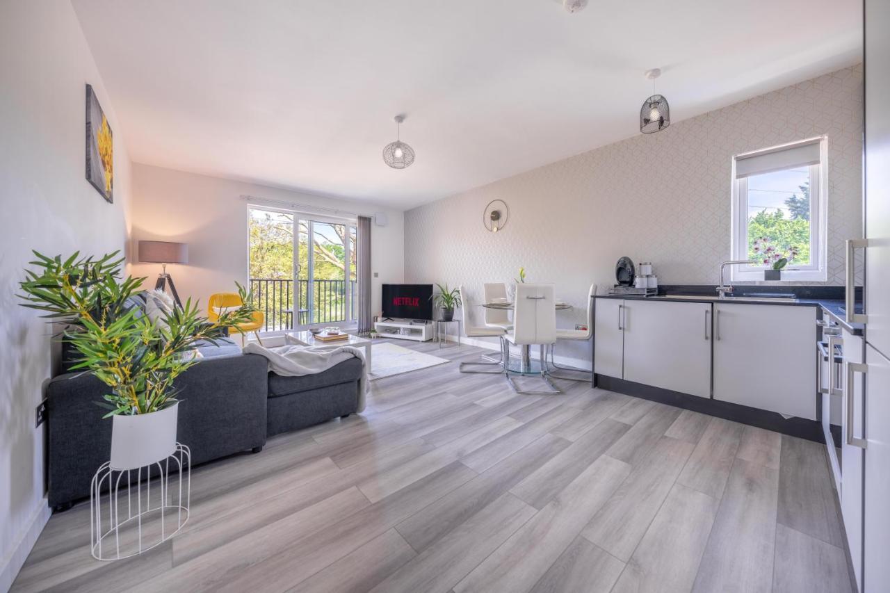 Ash View Place 4 -Heathrow - Thorpe Park - Free Parking Staines-upon-Thames Ngoại thất bức ảnh