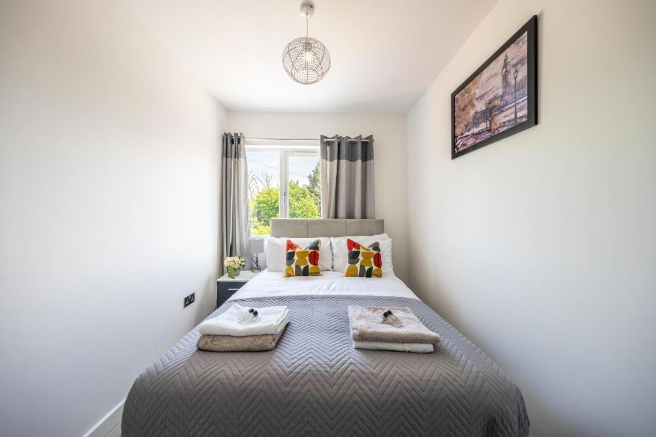 Ash View Place 4 -Heathrow - Thorpe Park - Free Parking Staines-upon-Thames Ngoại thất bức ảnh