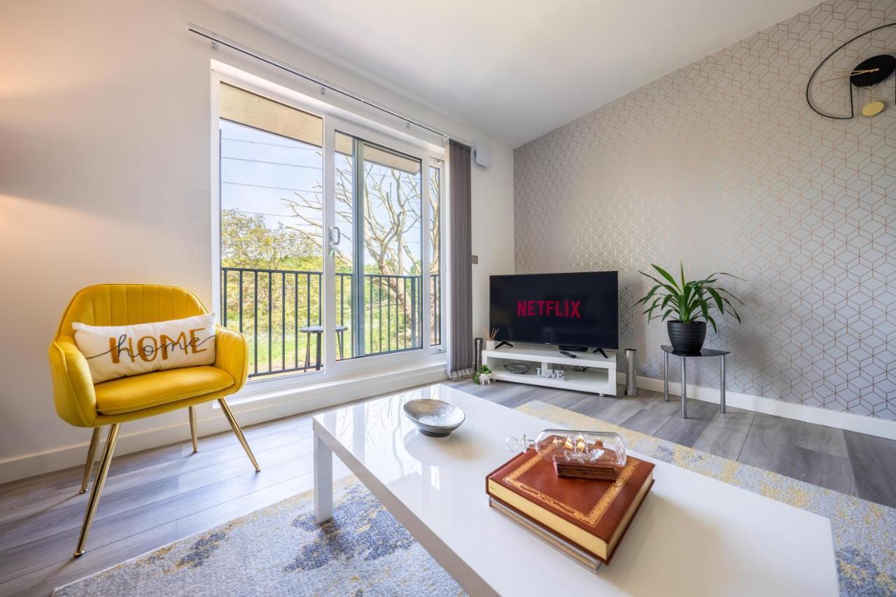 Ash View Place 4 -Heathrow - Thorpe Park - Free Parking Staines-upon-Thames Ngoại thất bức ảnh