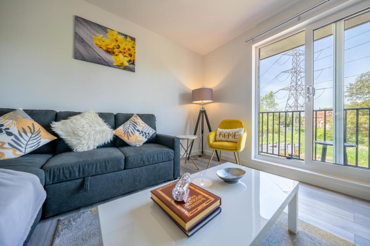 Ash View Place 4 -Heathrow - Thorpe Park - Free Parking Staines-upon-Thames Ngoại thất bức ảnh