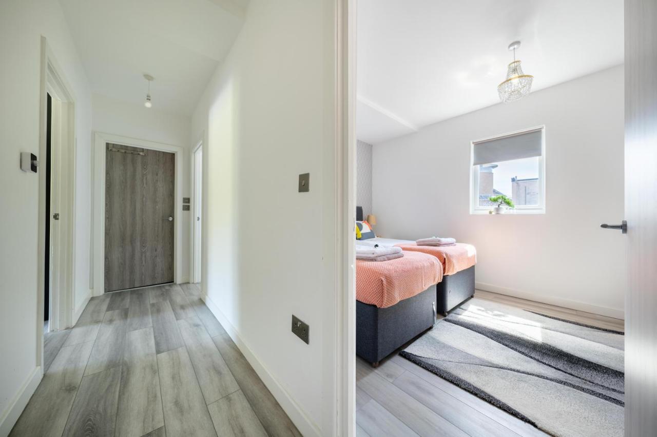 Ash View Place 4 -Heathrow - Thorpe Park - Free Parking Staines-upon-Thames Ngoại thất bức ảnh