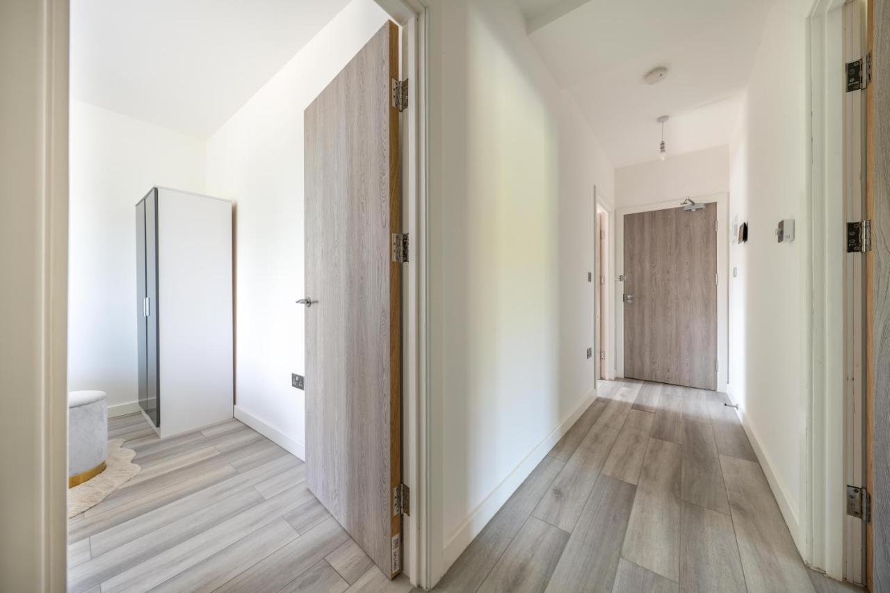 Ash View Place 4 -Heathrow - Thorpe Park - Free Parking Staines-upon-Thames Ngoại thất bức ảnh