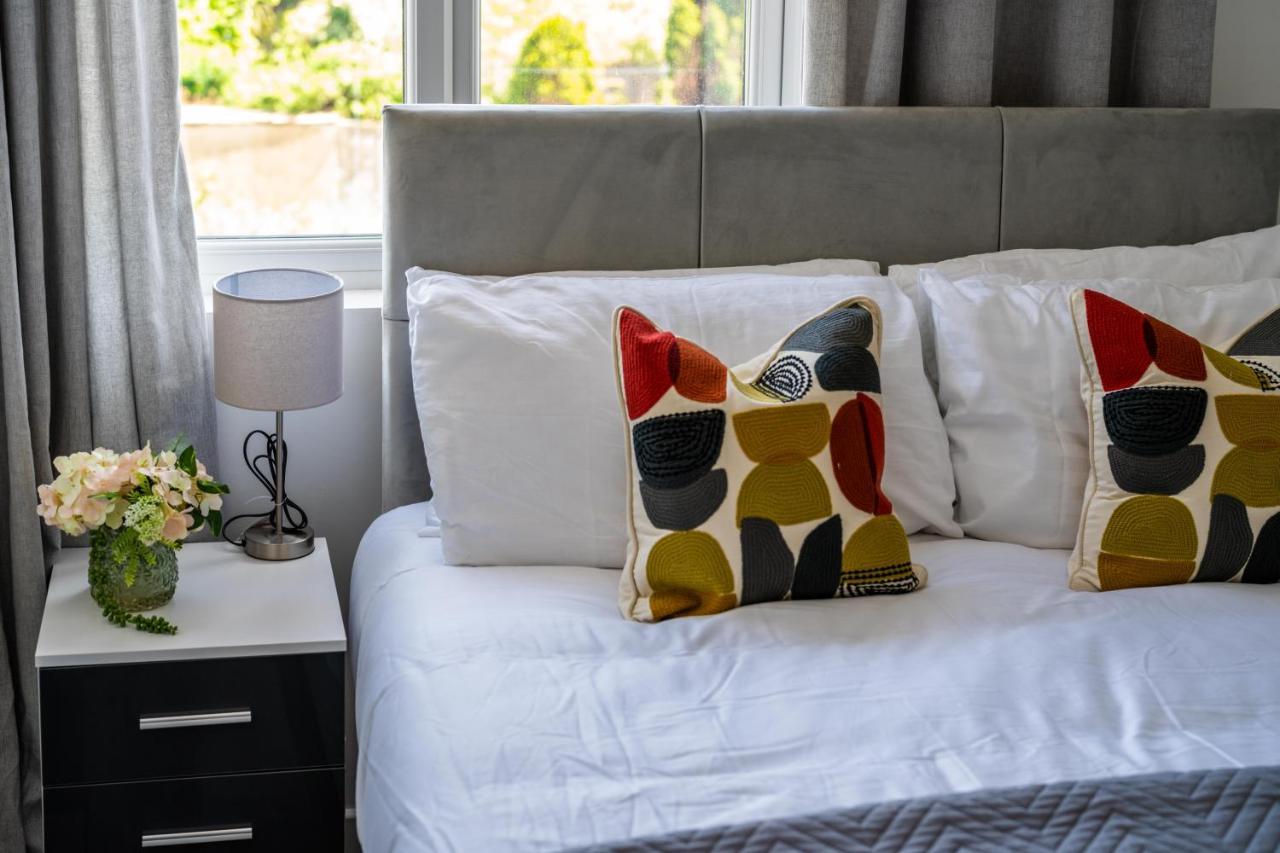 Ash View Place 4 -Heathrow - Thorpe Park - Free Parking Staines-upon-Thames Ngoại thất bức ảnh