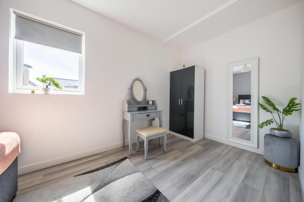 Ash View Place 4 -Heathrow - Thorpe Park - Free Parking Staines-upon-Thames Ngoại thất bức ảnh