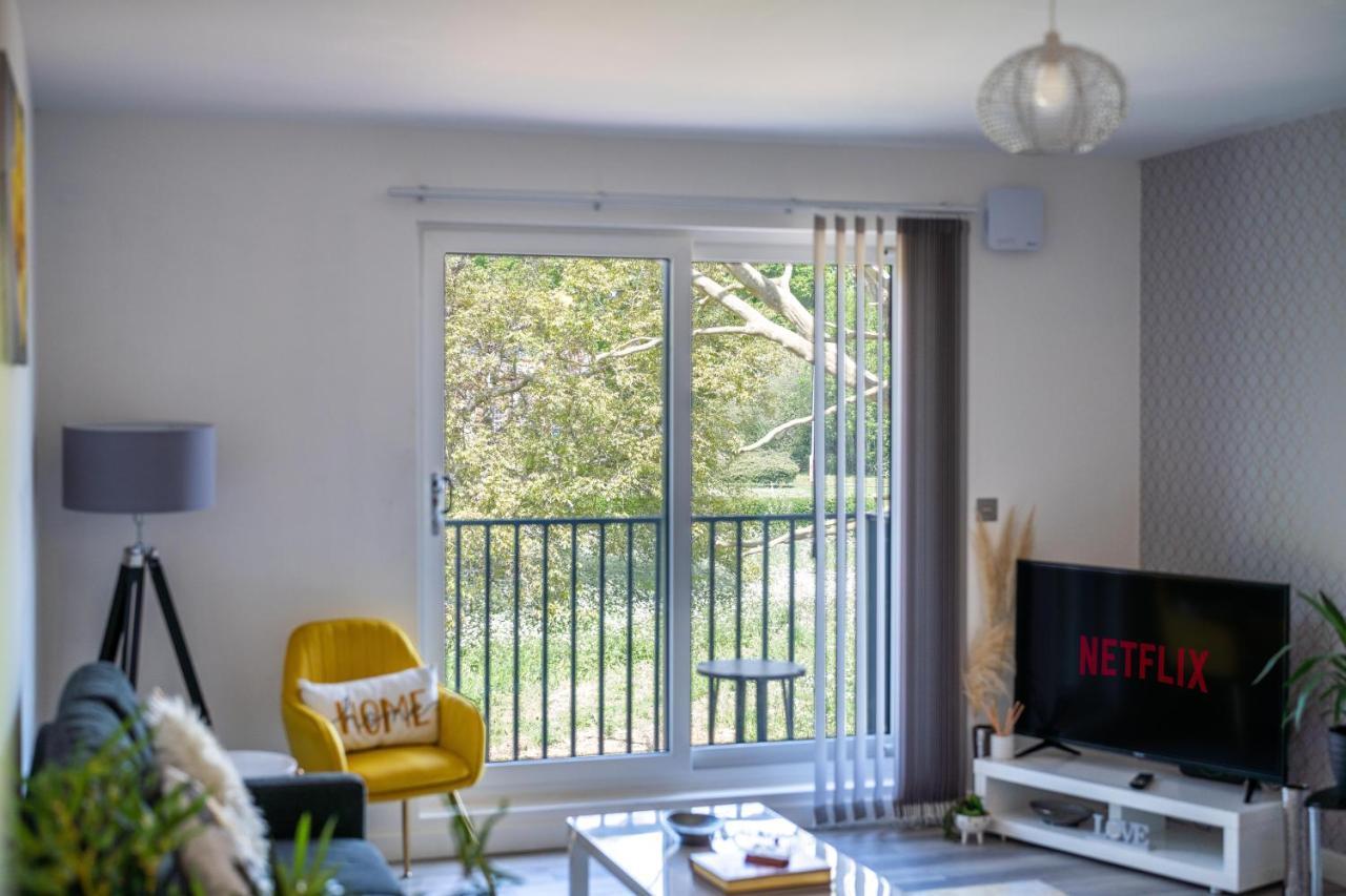 Ash View Place 4 -Heathrow - Thorpe Park - Free Parking Staines-upon-Thames Ngoại thất bức ảnh