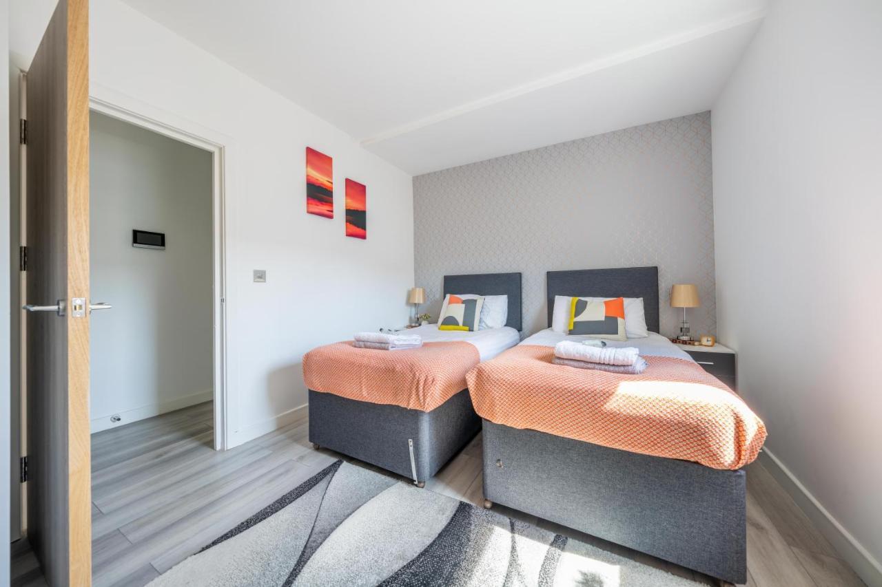 Ash View Place 4 -Heathrow - Thorpe Park - Free Parking Staines-upon-Thames Ngoại thất bức ảnh