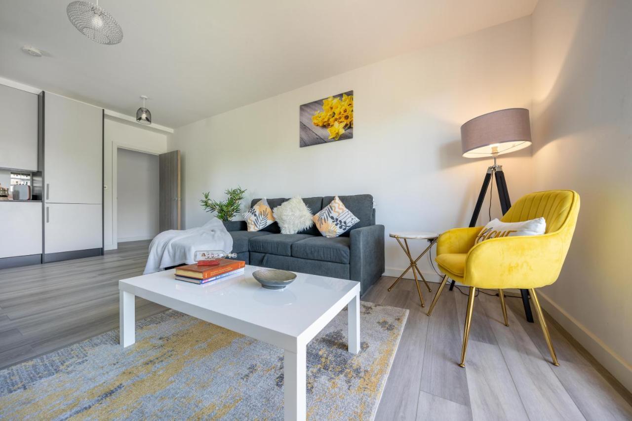 Ash View Place 4 -Heathrow - Thorpe Park - Free Parking Staines-upon-Thames Ngoại thất bức ảnh