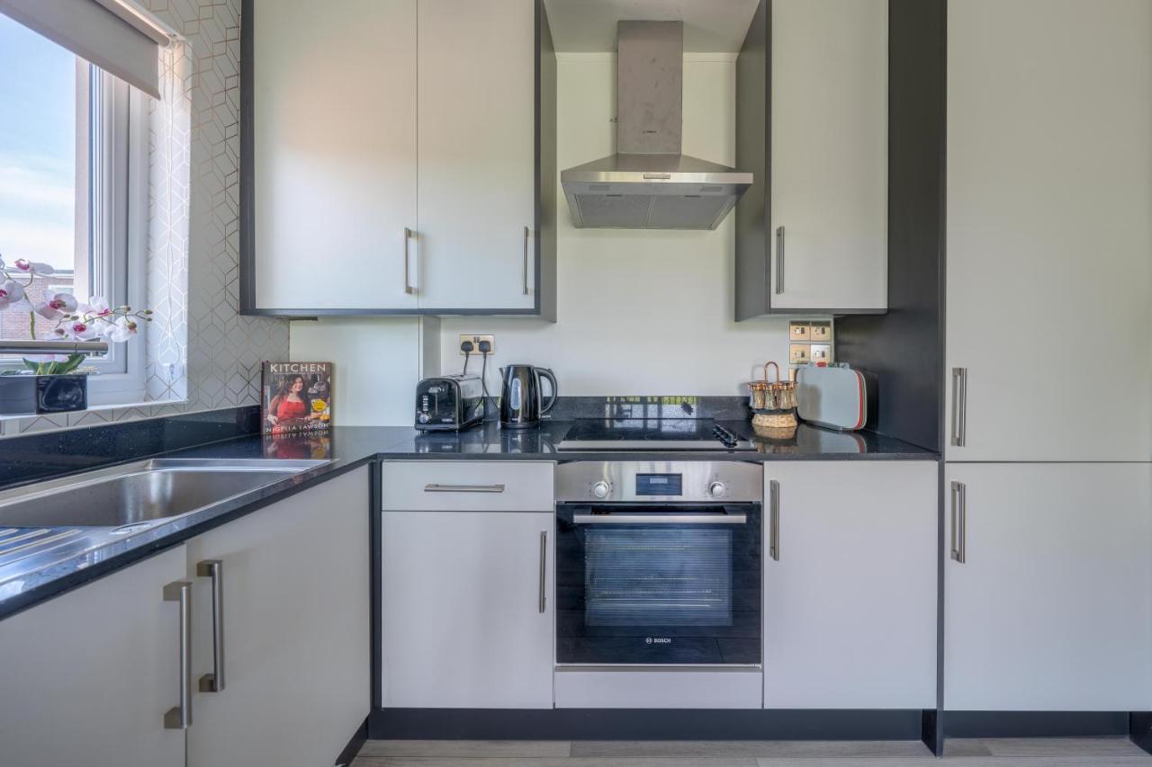 Ash View Place 4 -Heathrow - Thorpe Park - Free Parking Staines-upon-Thames Ngoại thất bức ảnh